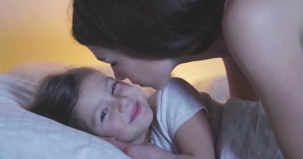 Boa Noite Mãe Para Sua Filhinha Que Dorme Noite Seu — Vídeo de Stock