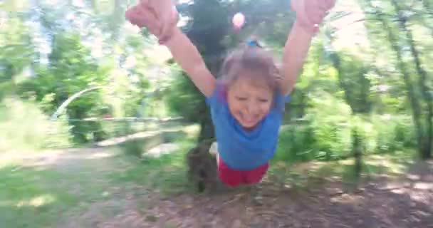 Den Besten Momenten Des Lebens Umarmt Eine Liebevolle Glückliche Junge — Stockvideo