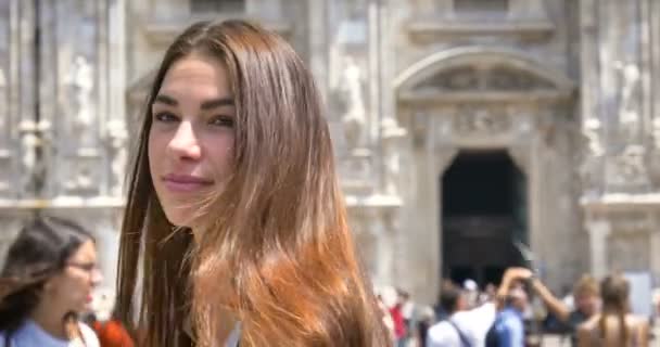 Beautiful Young Tourist Girl Woman Milan Writes Message Talking Phone — Stock Video