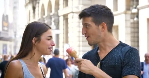 Hermosa Joven Turista Mujer Milán Escribe Mensaje Hablando Por Teléfono — Vídeos de Stock