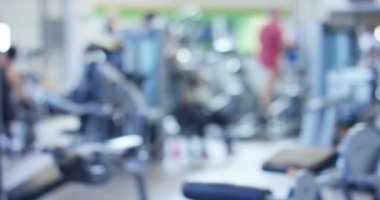 Kalça ve bacakları kavramı aşk spor kasları geliştirmek genç güzel kız üzerinde bir halter ile ağız kavgası yapıyor jimnastik salonu katılmak bir spor salonu doğru beslenme ince vücut sağlıklı olmak