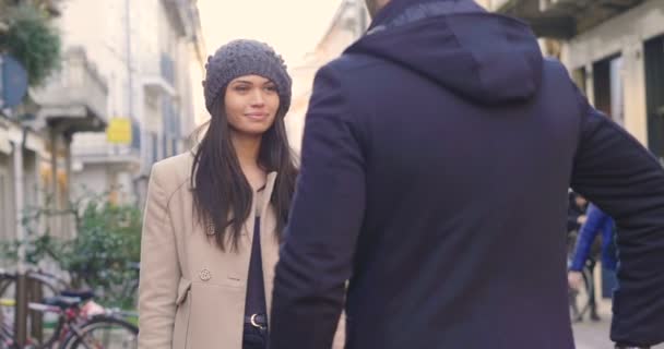 Couple Jeunes Fiancés Amis Pendant Ils Font Shopping Amusent Ensemble — Video