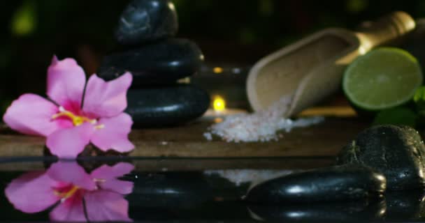 Güzel Mumlar Spa Sağlıklı Yaşam Kompozisyon Relax Meditation Water Aşırı — Stok video