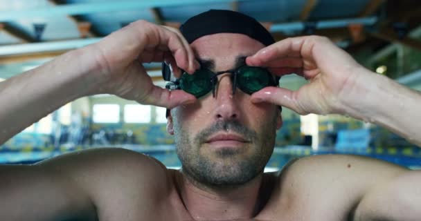 Профессиональный Пловец Тренируется Бассейне Перед Гонкой Плавание Держит Форме Является — стоковое видео