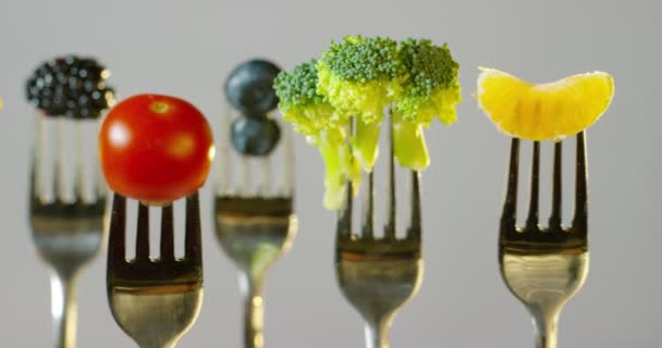 Frutas Verduras Típicamente Presentes Una Dieta Vegetariana Baja Calorías Fresca — Vídeo de stock