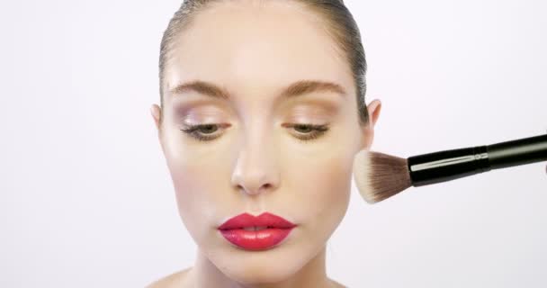 Modello Vestito Con Mascara Rossetto Fondotinta Fotografare Trucco Professionale Rende — Video Stock