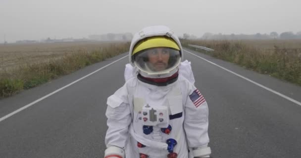 Astronaute Vient Atterrir Espace Sur Nouvelle Planète Promène Milieu Une — Video