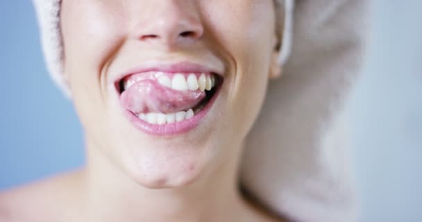 Uma Menina Manhã Depois Ter Escovado Meus Dentes Com Uma — Vídeo de Stock