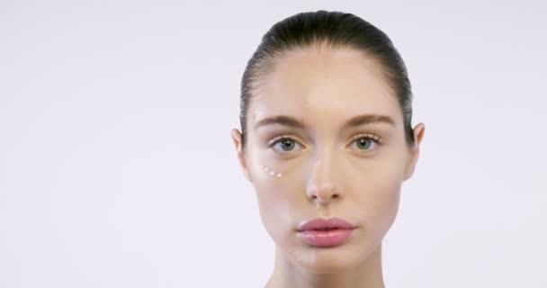 Крупним Планом Обличчя Красивої Жінки Ідеальною Шкірою Завдяки Кремам Щоб — стокове відео