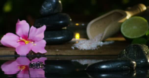 Güzel Mumlar Spa Sağlıklı Yaşam Kompozisyon Relax Meditation Water Aşırı — Stok video