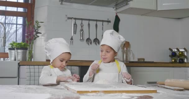 Two Little Girls Kitchen Prepare Food Dessert Family Learn Cook — Stock Video