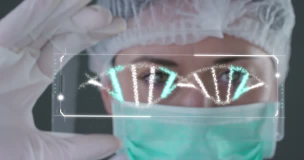 Wideo Lekarz Kobieta Medycynie Maska Okulary Kapelusz Szkło Holing Hologramem — Wideo stockowe