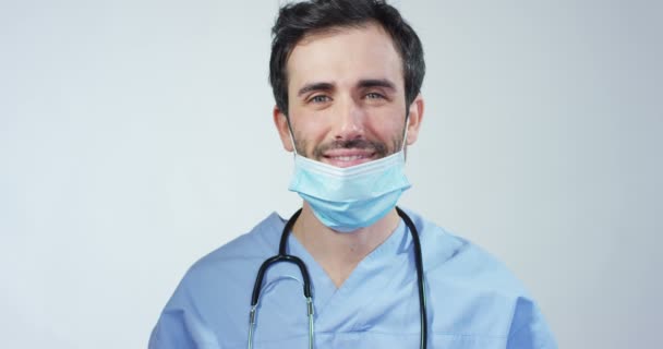 Ritratto Ravvicinato Chirurgo Medico Con Maschera Auricolare Pronti Operazione Ospedale — Video Stock