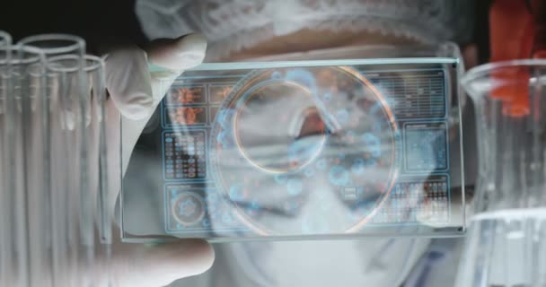 미래의 디지털 홀로그램 인간의 마스크 새로운 실험실 — 비디오