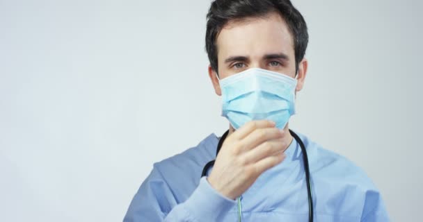 Bir Cerrah Doktor Maskesi Kulaklık Hastane Veya Klinik Operasyon Için — Stok video