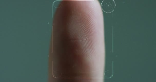 生体認証指紋スキャナーの未来的なデジタル処理 デジタルプログラムと指紋バイオメトリクスの監視とセキュリティスキャンの概念 サイバー未来型アプリケーション — ストック動画