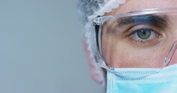 Ritratto Medico Chirurgo Che Sembra Orgoglioso Felice Sorridente Suo Lavoro — Video Stock