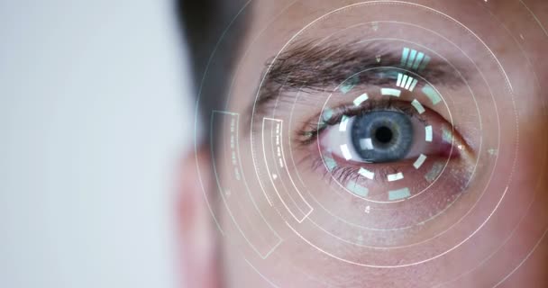 マクロ目 解像度未来的なグラフィカルな実装 人間の未来の人 アクセスのセキュリティ保護と制御ビジョン ビジョン 監視システム — ストック動画