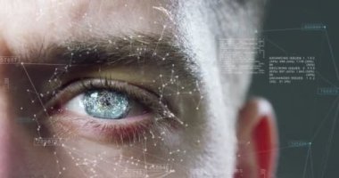 Makro göz 6k çözünürlük futuristik grafik uygulaması. insan futuristik vizyonu, vizyon ve kontrol ve koruma kişi, kontrol ve güvenlik içinde kere görüntülendi. gözetim sistemi