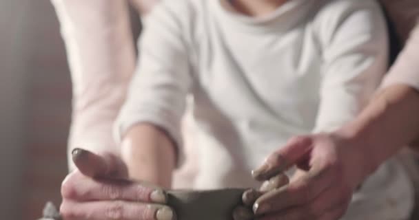 Momento Mágico Que Uma Mãe Especialista Criação Vasos Ensina Sua — Vídeo de Stock