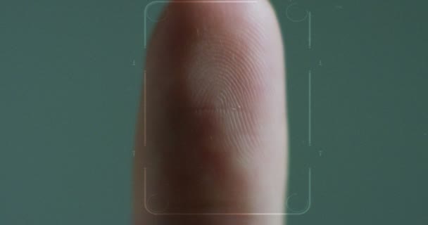 生体認証指紋スキャナーの未来的なデジタル処理 デジタルプログラムと指紋バイオメトリクスの監視とセキュリティスキャンの概念 サイバー未来型アプリケーション — ストック動画