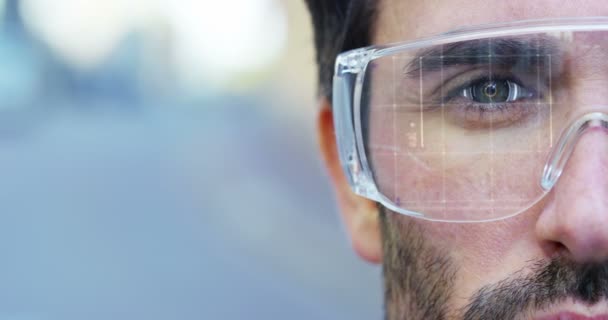 Homme Montres Avec Look Futuriste Avec Des Lunettes Réalité Augmentée — Video