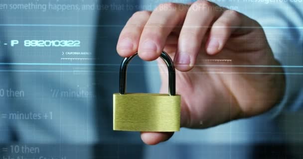 商人显示挂锁在安全标志与未来有关服务和 Safety Concept 的全息 从技术的黑客互联网或银行系统保护的系统文件 — 图库视频影像