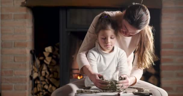 Momento Mágico Que Una Madre Experta Creación Jarrones Enseña Hija — Vídeos de Stock