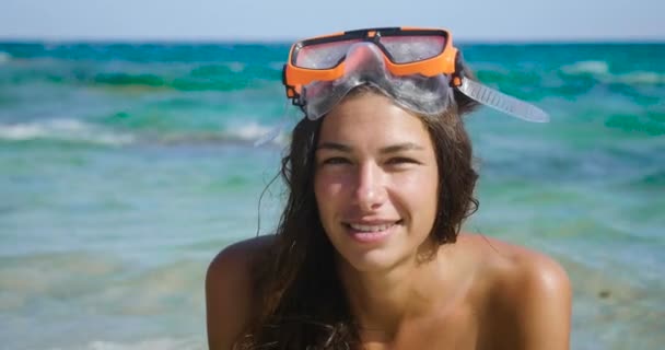 Video Woman Having Vacation Sea Wearing Scuba Goggles — Stock Video