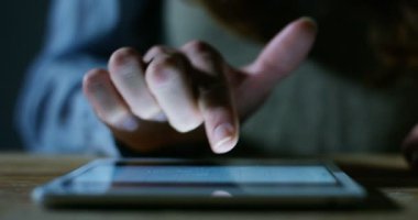 yazarak el ve dokunmatik ekran Lcd ve uygulamaları ve Finans ve matematiksel grafikler ile etkileşime girer. Teknoloji ve ortalama kullanıcı dostu için uygulanan basit bir teknoloji kavramı kavramı.