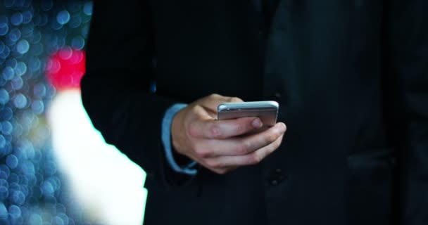 Hand Typen Een Touchscreen Lcd Interactie Met Toepassingen Financiën Wiskundige — Stockvideo