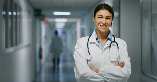 Portrait Smiling Female Doctor Satisfied His Job Corridor Hospital Concept — Stock Photo, Image