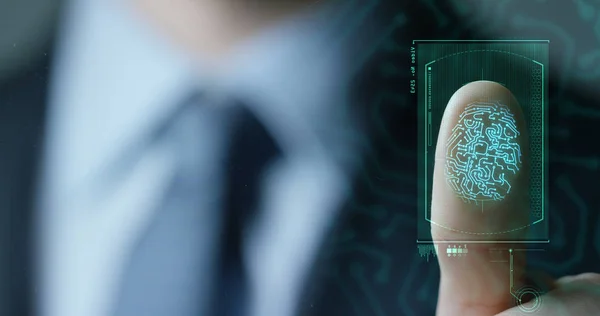 商人扫描指纹生物识别身份和批准 通过指纹在身临其境技术未来和控制论 业务安全和密码控制的未来的概念 — 图库照片