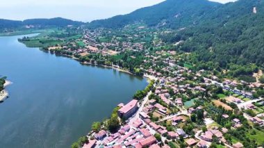 İzmir Glck Gölü ve Köy Manzarası - İzmir Glck Drone Atışı, 4K Göl Atışı