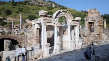 Efes Antik Şehir - Selcuk İzmir (Celsus Kütüphanesi, Büyük Tiyatro ve Hadrian Tapınağı)