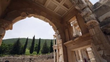 Efes Antik Şehir - Selcuk İzmir (Celsus Kütüphanesi, Büyük Tiyatro ve Hadrian Tapınağı)
