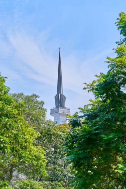 Kuala Lumpur, Malezya 'daki Mescid Negara Ulusal Camii yüksek minare manzarası