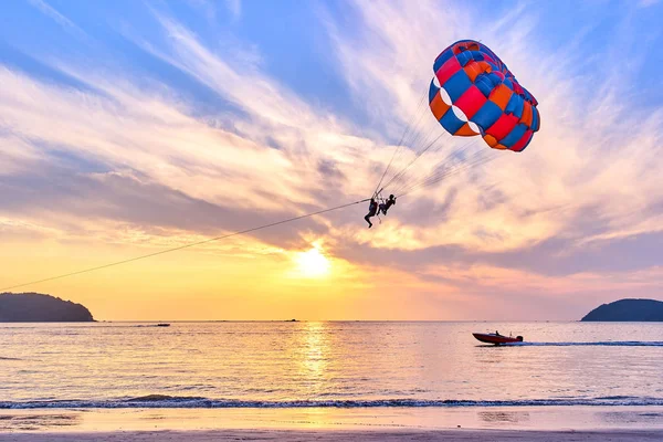 Parasailing Esporte Pôr Sol — Fotografia de Stock