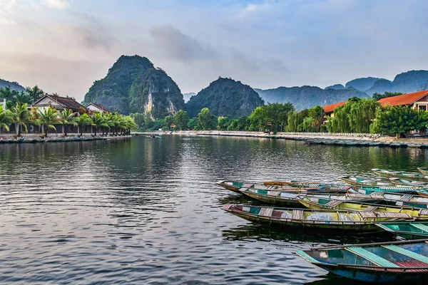 Prachtig Uitzicht Van Roeiboten Tam Coc Ninh Binh Vietnam — Stockfoto