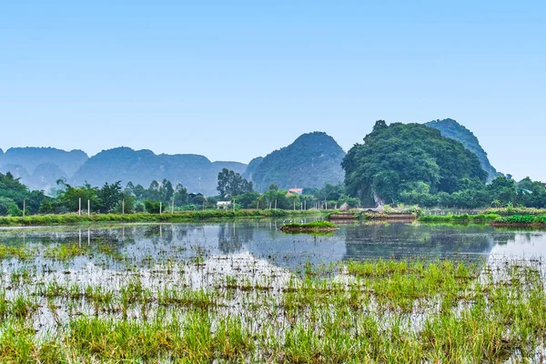 Видом Гори Ninh Binh Єтнам — стокове фото