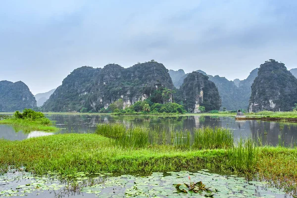 Dağlar görünümü Ninh Binh, Vietnam