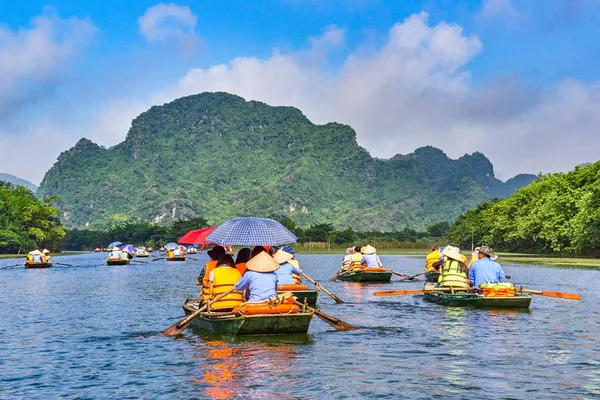 Trang Ruderboote Mit Schönen Blick Auf Die Berge Ninh Binh — Stockfoto