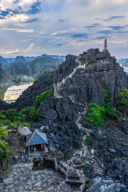 Hang Mua (Mua Mağarası Dağı) Ninh Binh, Vietnam 'da basamaklar