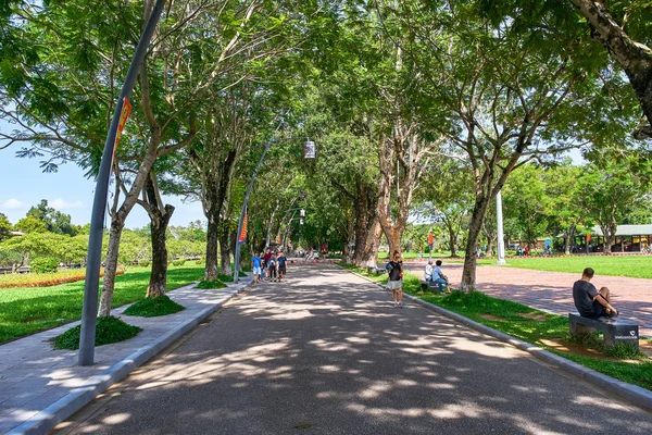 Hue Vietnam Octubre 2018 Gente Está Caminando Cerca Imperial City — Foto de Stock
