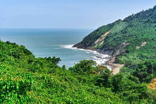 Hai Van Pass (Phu Tho) ünlü yolu doğal görünümü, Vietnam