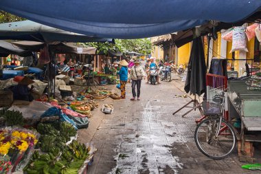 Hoi An, Vietnam - 4 Kasım 2018: yerel sokak gıda pazarı
