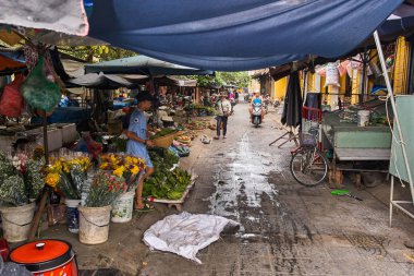 Hoi An, Vietnam - 4 Kasım 2018: yerel sokak pazarı