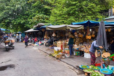 Hoi An, Vietnam - 4 Kasım 2018: yerel sokak pazarı