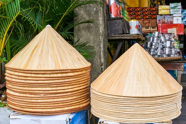 Vietnamca şapka görünümü piyasadaki