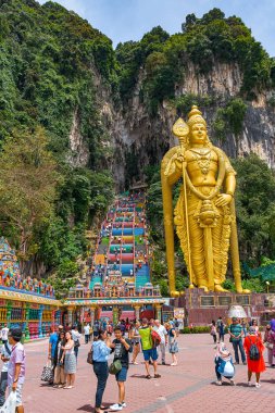 Kuala Lumpur, Malezya - 10 Kasım 2018: Batu Caves Lord erdal heykel ve giriş